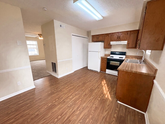 Photo - 1840 Summerhaven Ave