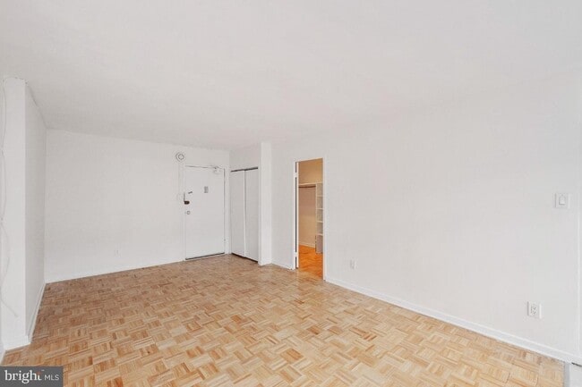 Photo - 940 25th St NW