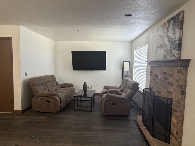 Photo - Modern Comfort in NE OKC – 3 Bed, 2.5 Bath... Townhome