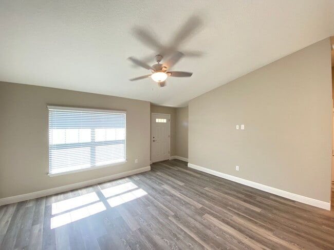 Photo - Custom Home - Desirable SE Ocala Neighborhood 3/2/2 **Won't Last**