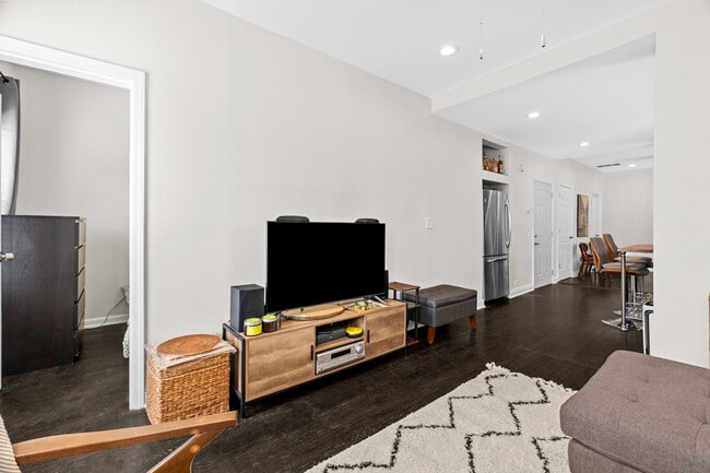 Building Photo - 2338 W 18th Pl Unit 2