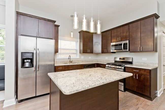 Building Photo - 1324 Byron W St Unit 2