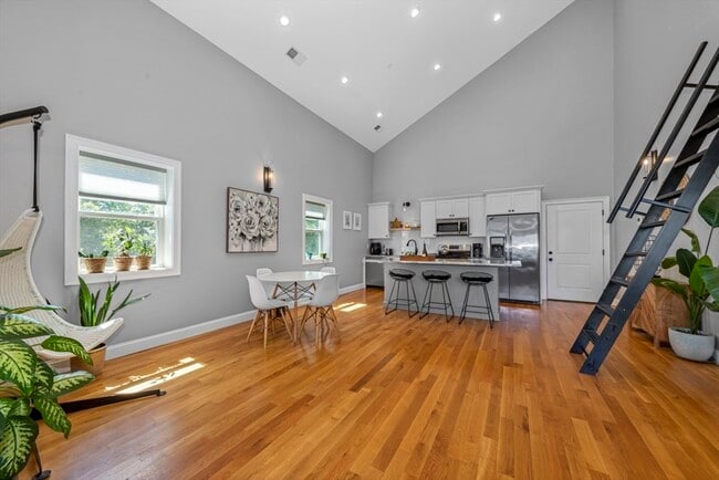 Building Photo - 60 Hermon St Unit 3