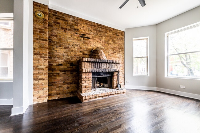 Photo - 1435 N Washtenaw Ave Unidad 1
