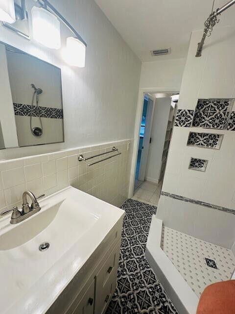 Photo - 555 Banyan Tree Ln
