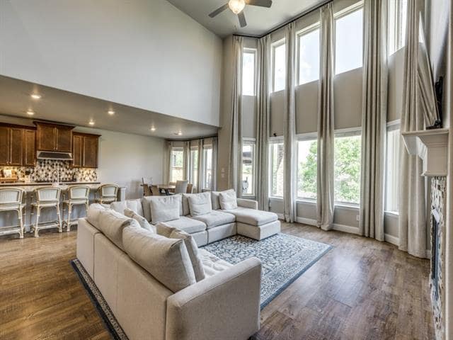 Photo - 720 Lawndale St