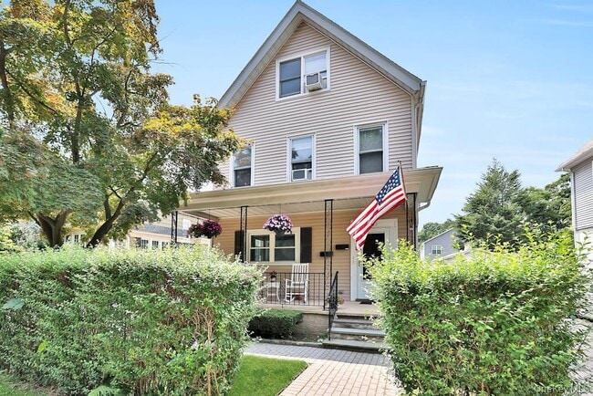 Building Photo - 747 Pelhamdale Ave Unit 1