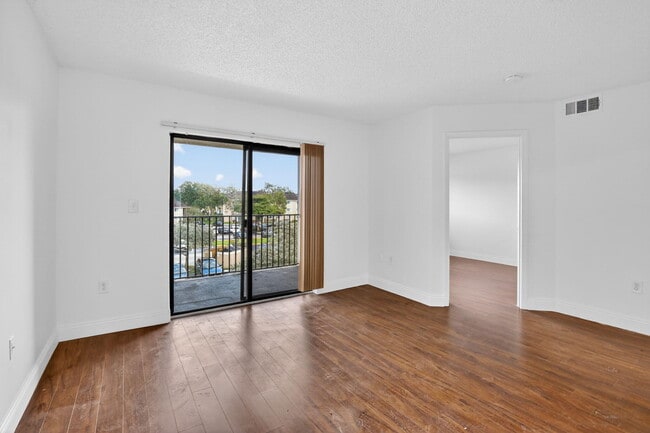 Photo - 300 Palm Cir W Unit 305