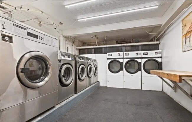 Building Photo - 17 Elwood Pl Unit 103
