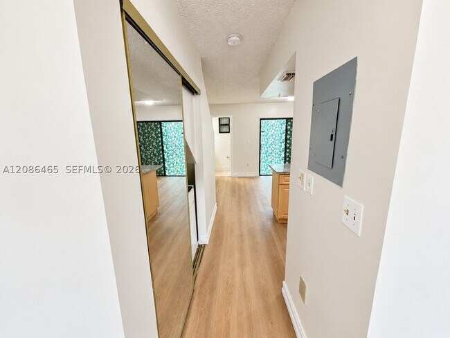 2071 W 54th St