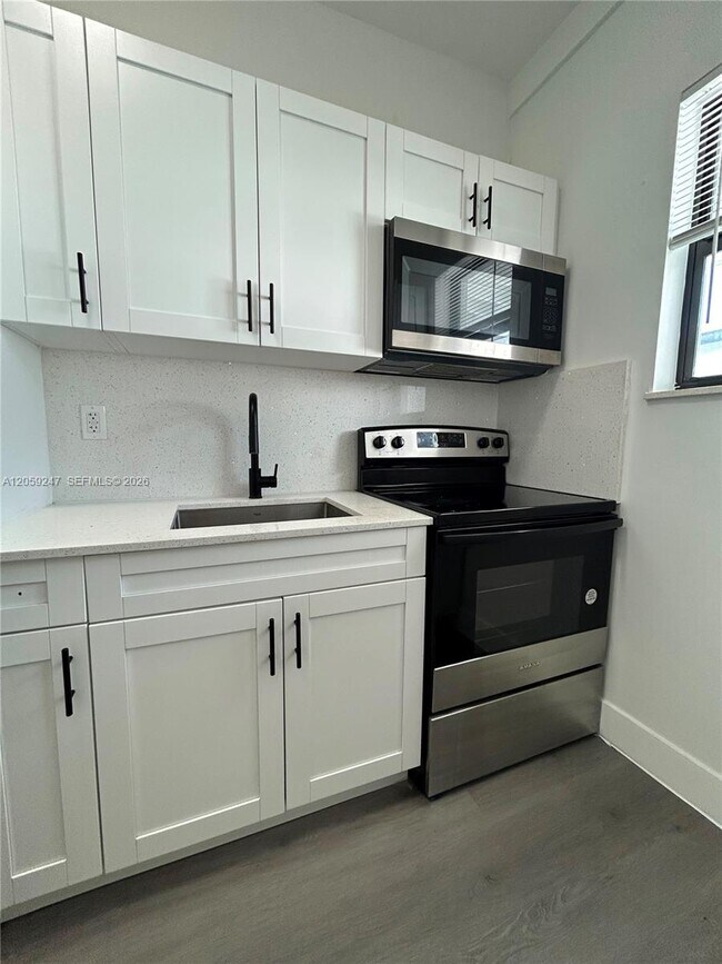 Photo - 638 SW 21st Ave Unit 4