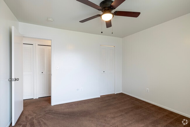 1BD, 1BA - 700SF - Primary Bedroom