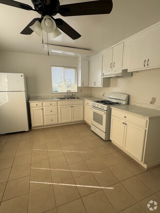Building Photo - 205 Smalley Ave Rental