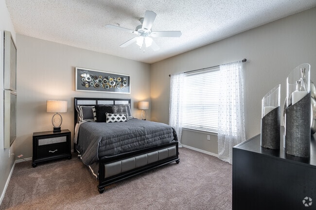 2BR, 2BA - 1,138SF