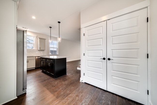 Photo - 2009 23rd Ave N