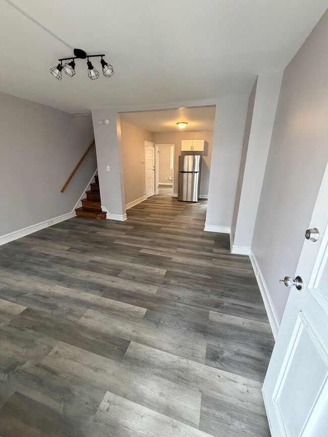 Building Photo - 4957 N Franklin St