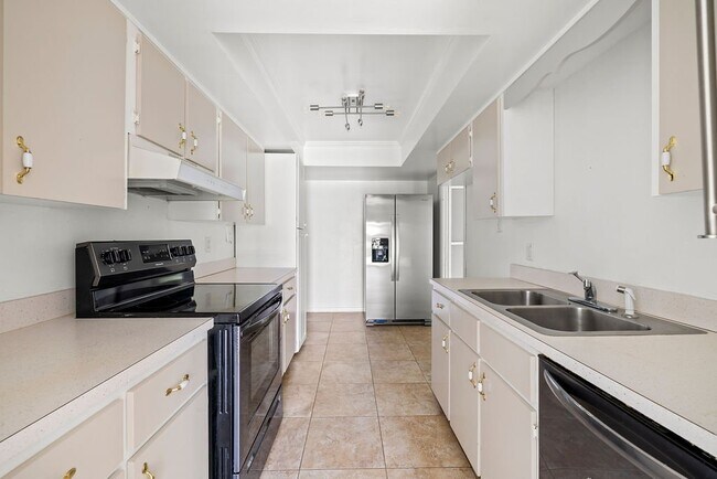 1166 6th Ave Unit B3