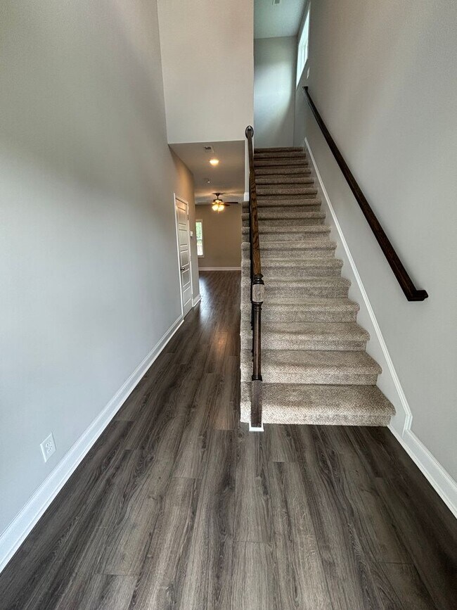 Photo - 4 Bedroom 2 1/2 Bath Pet Friendly Home For Rent Near Post!