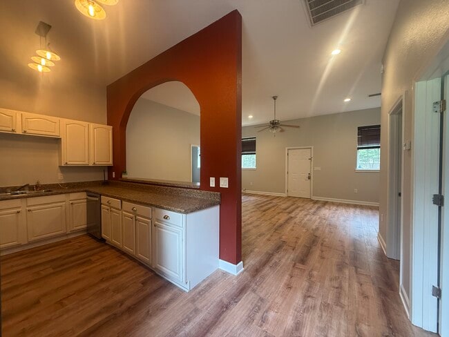 Photo - 11921 Woodland Ave