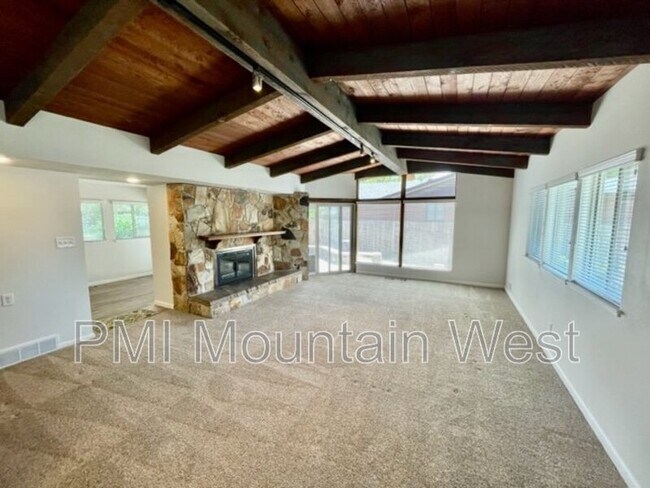 Photo - 3611 Wellington St