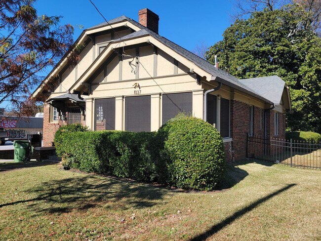 Photo - 10ft Ceilings - Chandeliers - Linen Gold S...