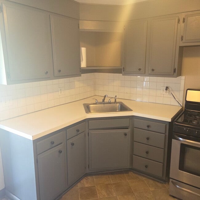 Kitchen - 245 Greenmeadow Dr Unit 245