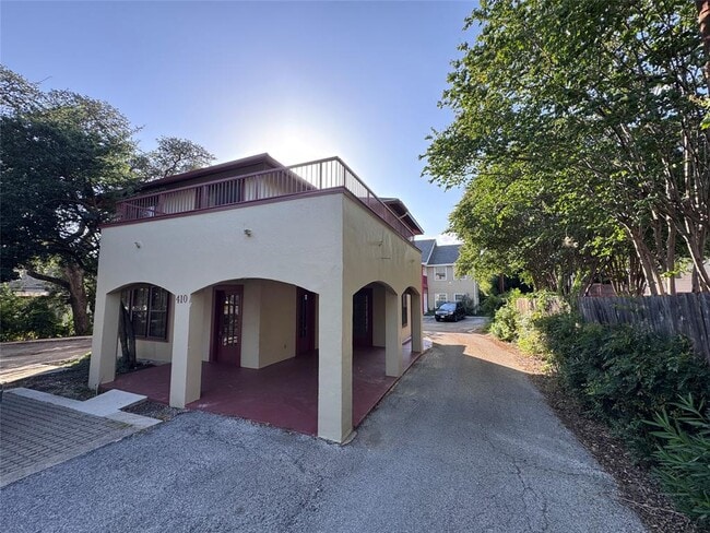 Building Photo - 410 Burleson St Rental