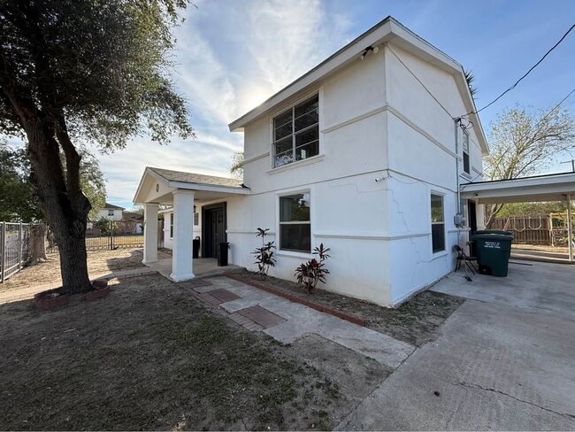 Photo - 233 S Iowa St