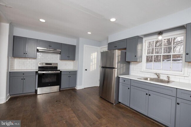 Building Photo - 6192 Lower York Rd