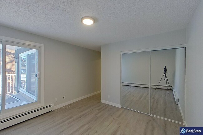 Photo - 10837-10117 117 St NW Unit 404