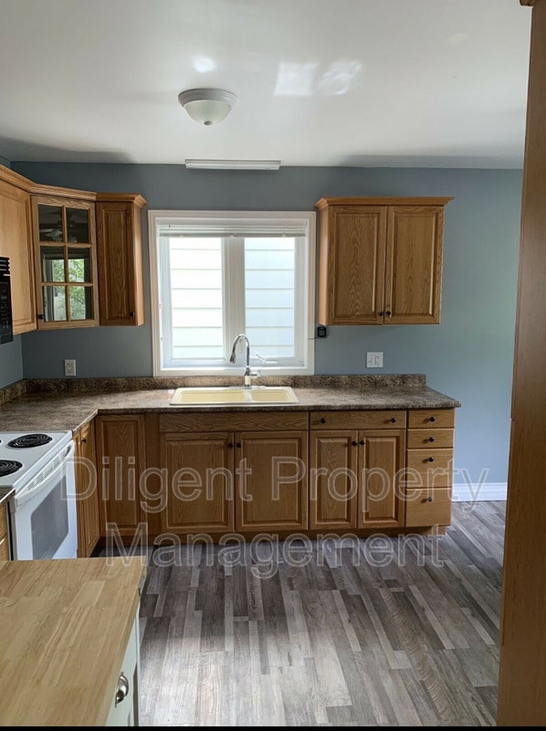 Photo - 588 Howden St