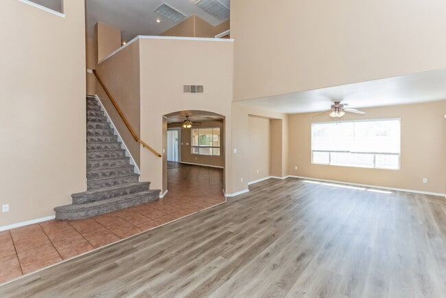 Photo - 9060 Malarga St