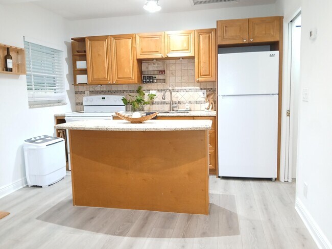 Photo - 1137 NE 9th Ave