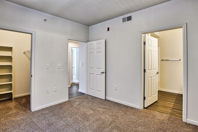 Photo - Shadow Mountain Apartments