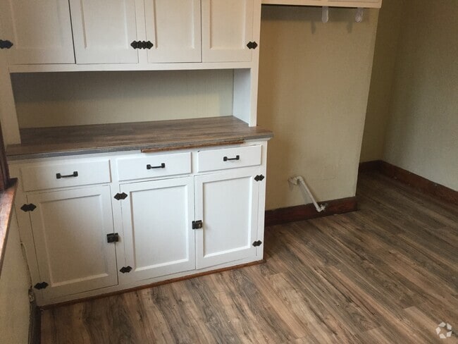 Building Photo - 4311 N 26th St Unit Upper Rental