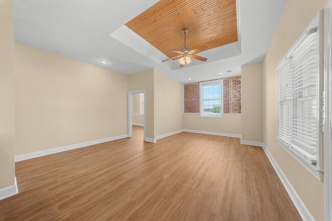 Photo - 51 E Main St