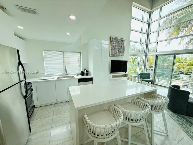 7700 Collins Ave Unidad 5