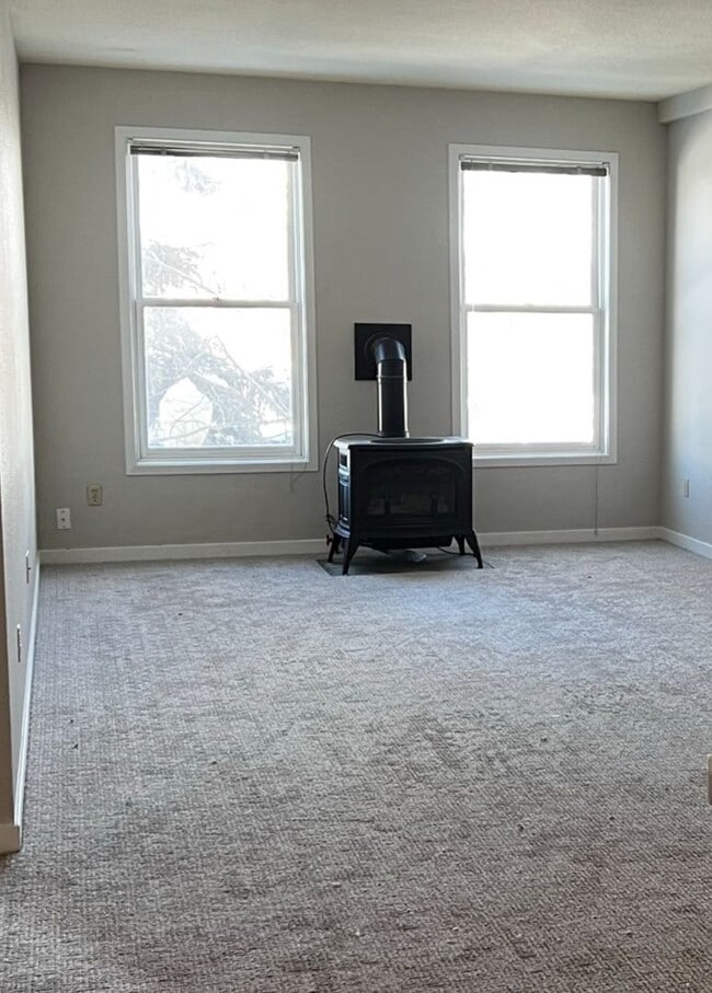 Super spacious 1 bedroom in town! - Super spacious 1 bedroom in town! Condo Unit 242