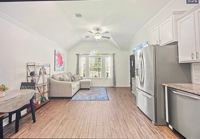 Building Photo - 15202 Queens Watchdog Ct