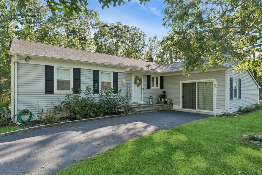 4 Arbor Ln