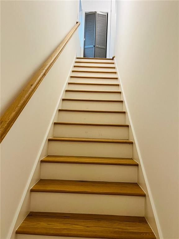 Photo - 1445 Walker Pl SE