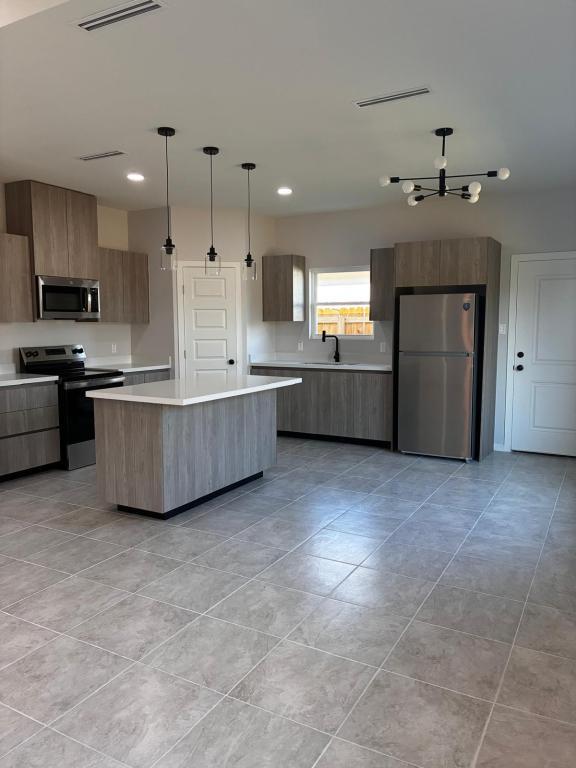 Photo - 608 N Alexandrite Ave