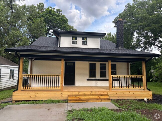 Building Photo - Fully Renovated 5 Bedroom Home with Bonus ...