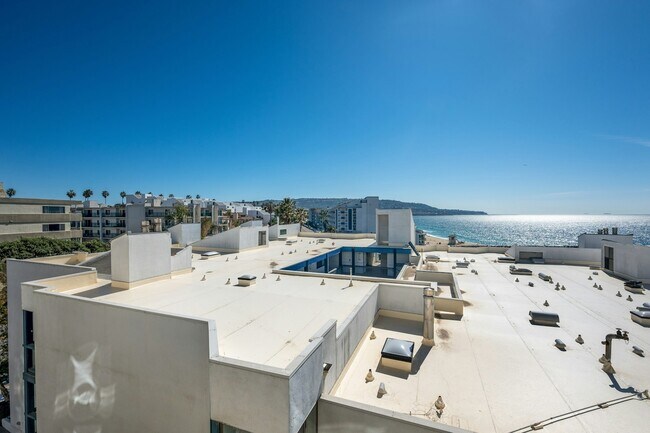 Photo - 565 Esplanade Unit 412