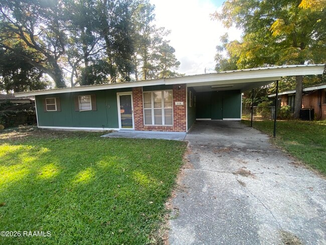 Photo - 719 Bluebell St