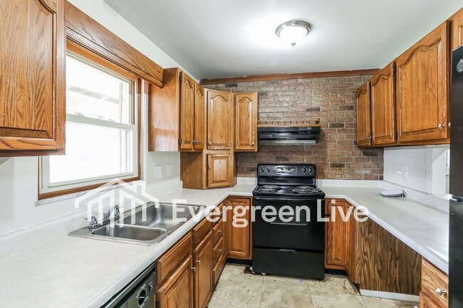 Photo - 10662 Chelmsford Rd