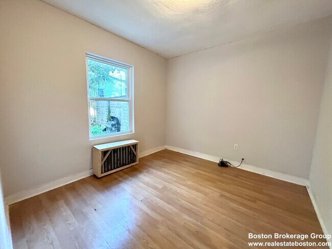 Photo - 18 Eastman St Unit 2