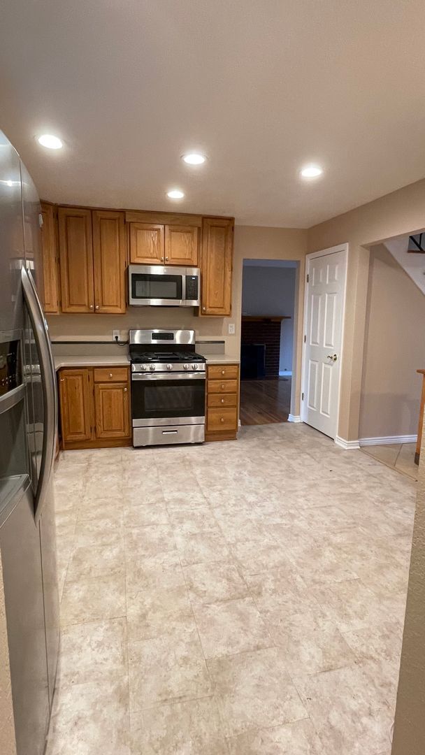 Photo - Spacious 4-Bedroom with Mountain Views & U...