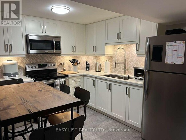 Photo - 23 Goodwood Ave