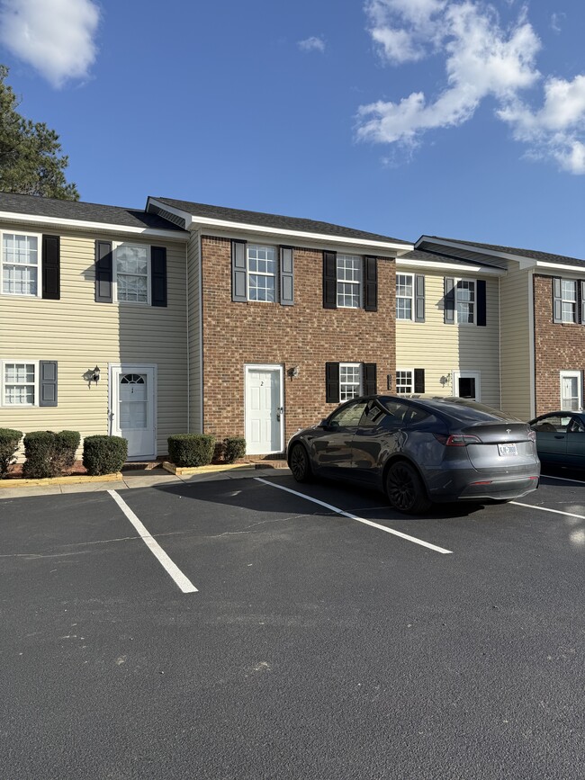 Building Photo - 102 Loganshire Way